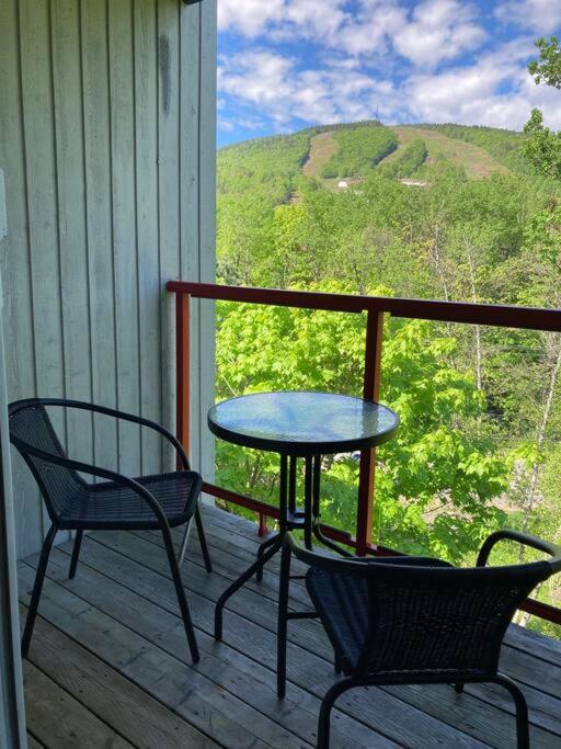 Superbe Condo Face Aux Pentes De Ski Stoneham!!! Экстерьер фото