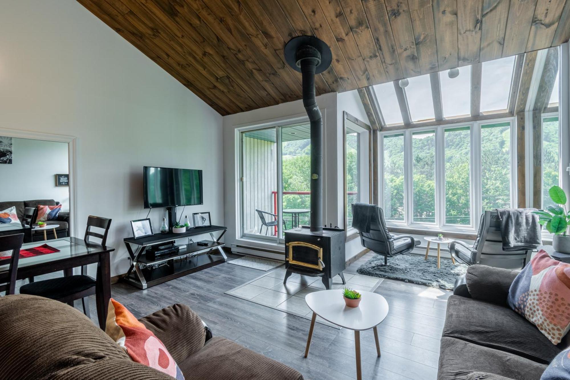 Superbe Condo Face Aux Pentes De Ski Stoneham!!! Экстерьер фото