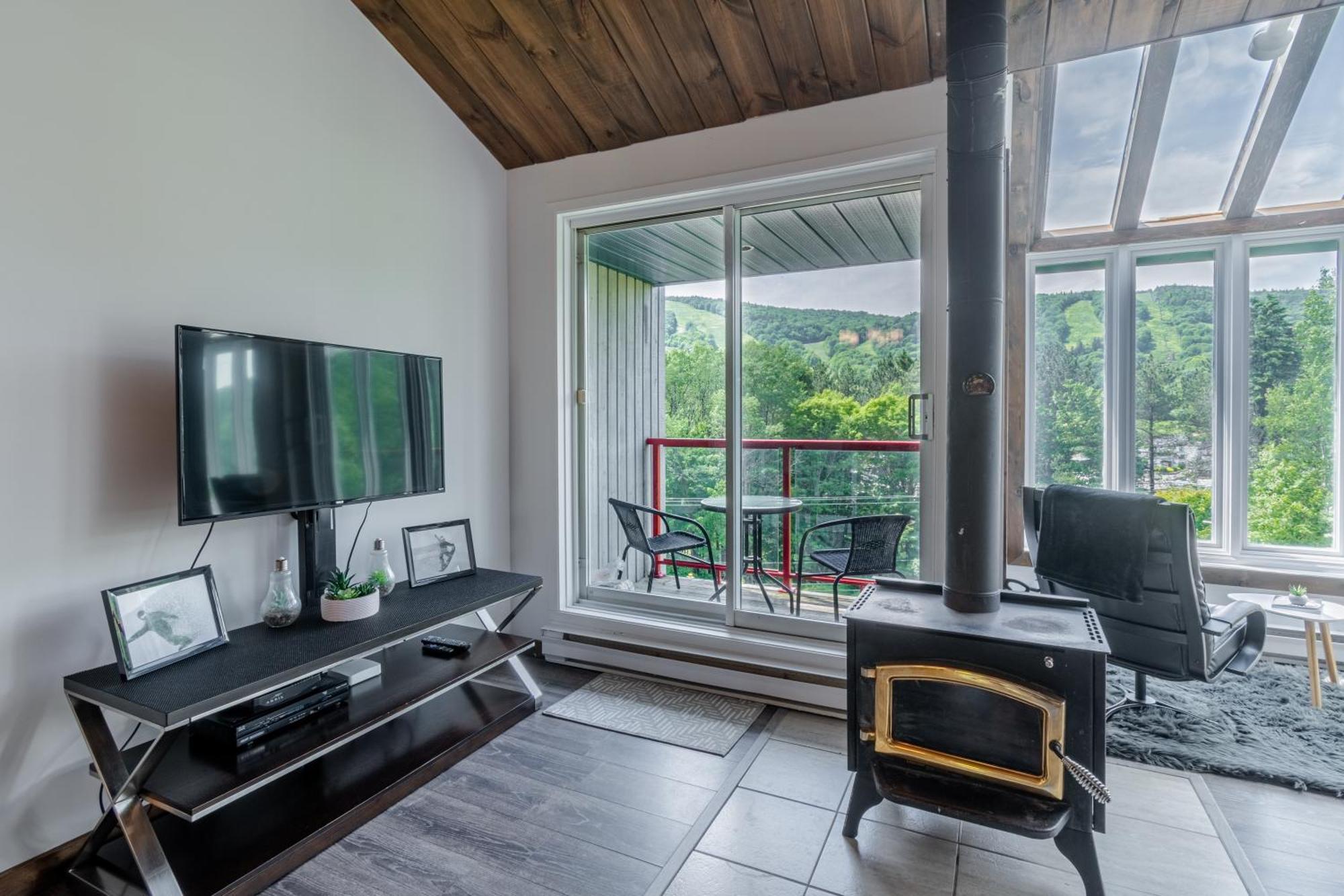Superbe Condo Face Aux Pentes De Ski Stoneham!!! Экстерьер фото